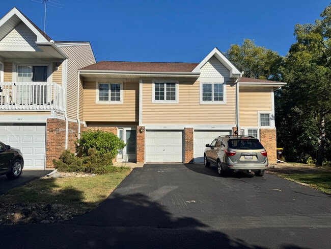 Building Photo - 1407 Oak Leaf Ln Rental