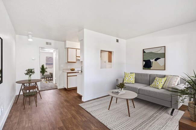 Photo - Kingman Station