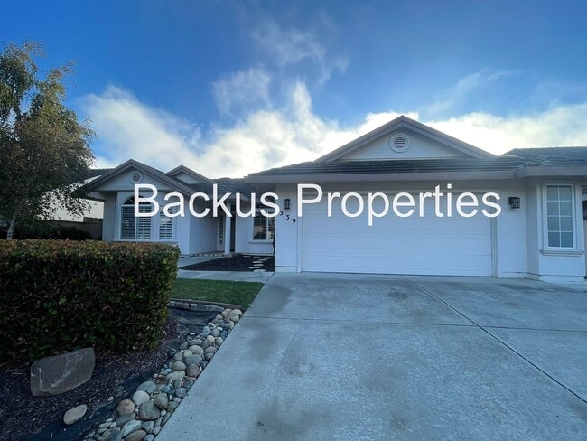 Building Photo - Stunning Three Bedroom in North Salinas (...