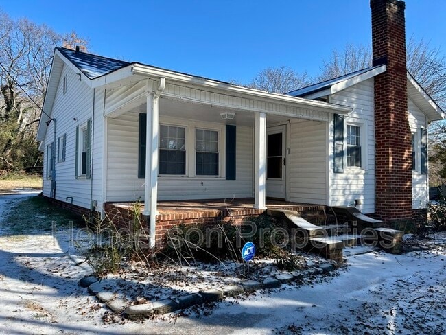 Photo - 935 Old Charlotte Rd SW