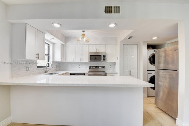 Photo - 520 Orton Ave Unit 201