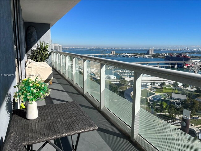 Building Photo - 50 Biscayne Blvd Unit 2806 Rental