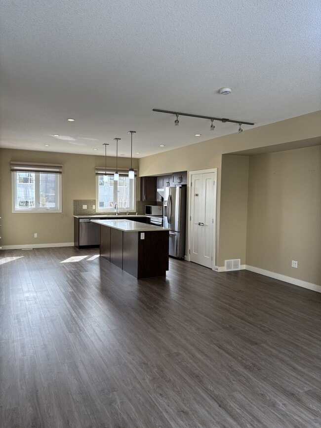 Building Photo - 1023-1173 173 St SW