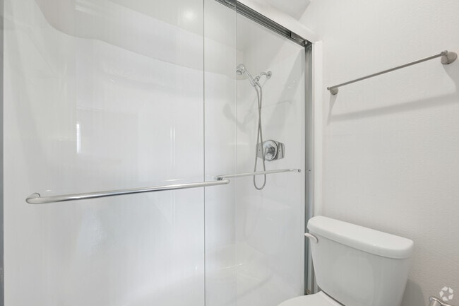 2BR, 2BA - 990SF - Primary Bathroom