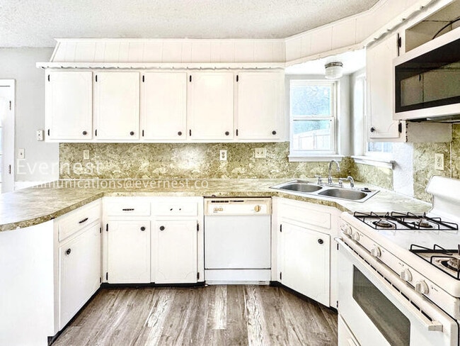 Photo - 1756 S Pine Ave