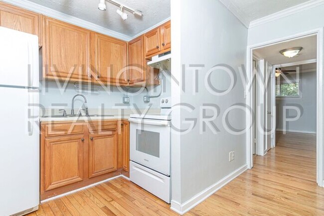 Building Photo - Special : First 6 months $1100 for immedia... Rental