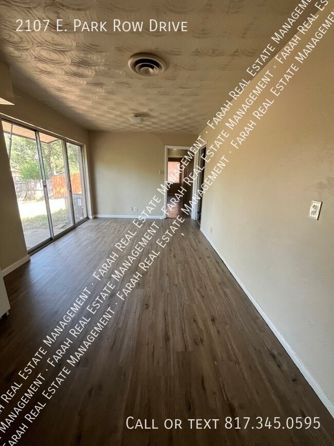 Photo - 2107 E Park Row Dr