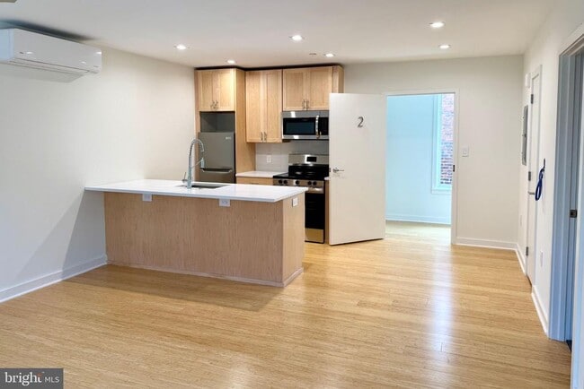 Building Photo - 1302 S 18th St Unit 2 Rental
