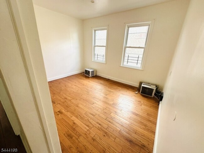 78 Fern Ave