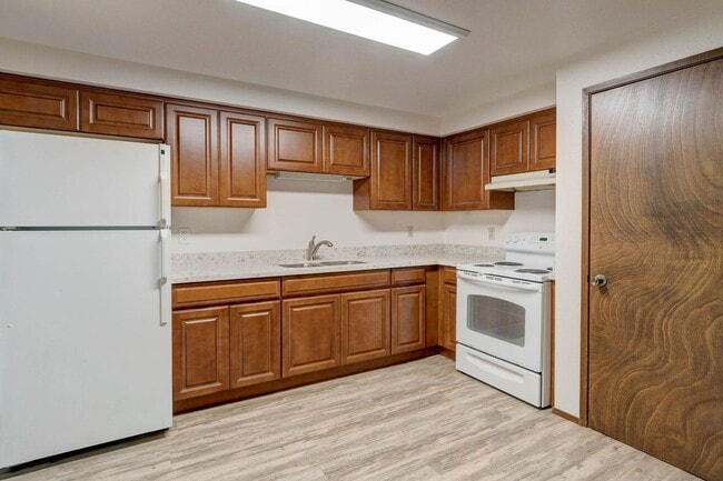 Building Photo - 0852-325 NE Kettle St #107 Unit 107