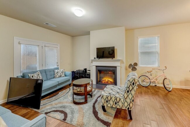 Photo - 602 Dodson Lake Ct