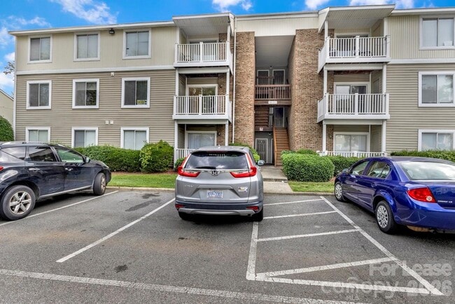 Building Photo - 9531 University Terrace Dr Unit E