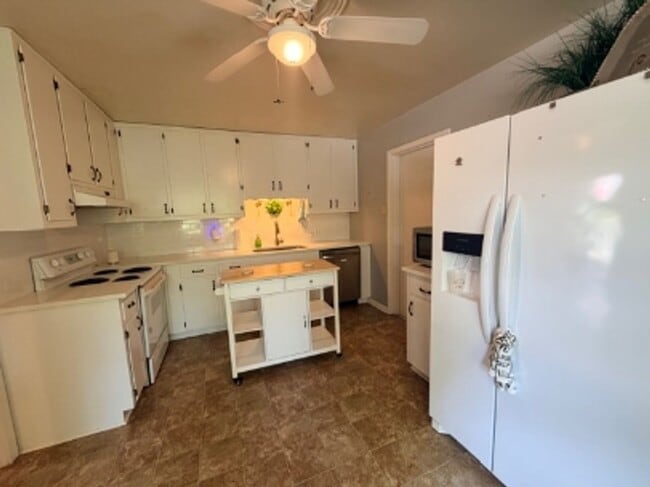 Photo - 400 Woodvale Ln