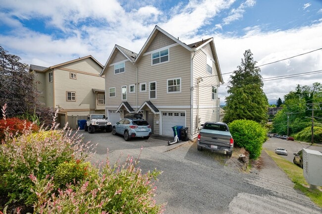 Photo - Spacious 3 bedroom townhouse with attached garage and stunning views - Queen Anne / Fremont