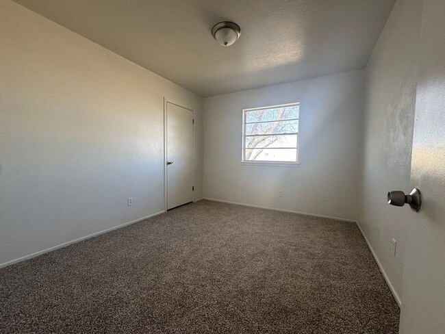 Photo - 613 S Hemlock Ave