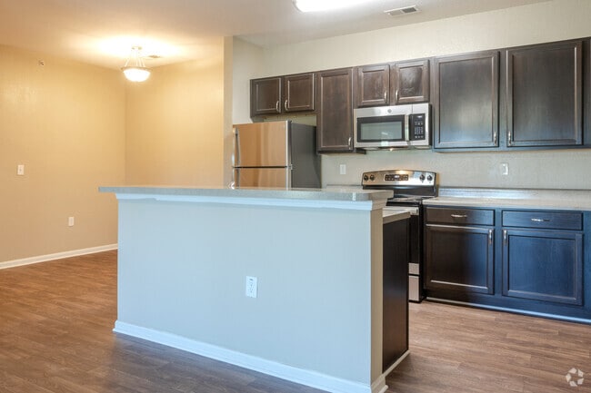 2BR, 2BA - 1,088 SF - Kitchen