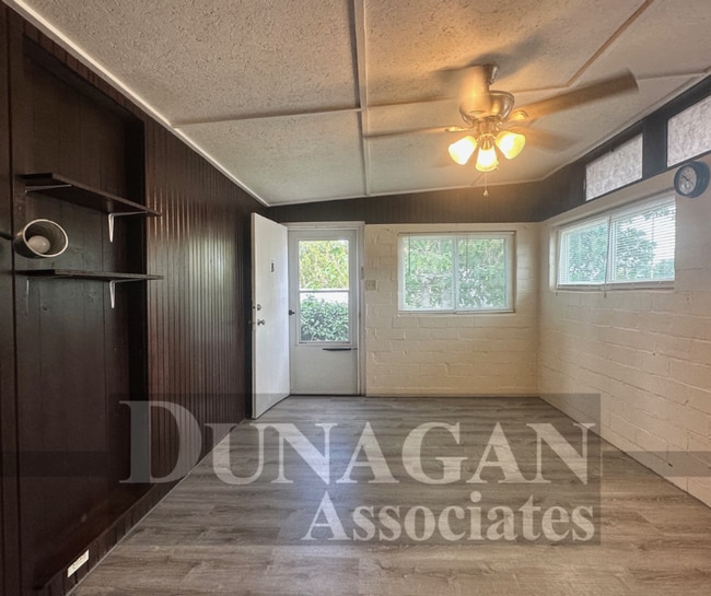 Photo - 505 N Halagueno St