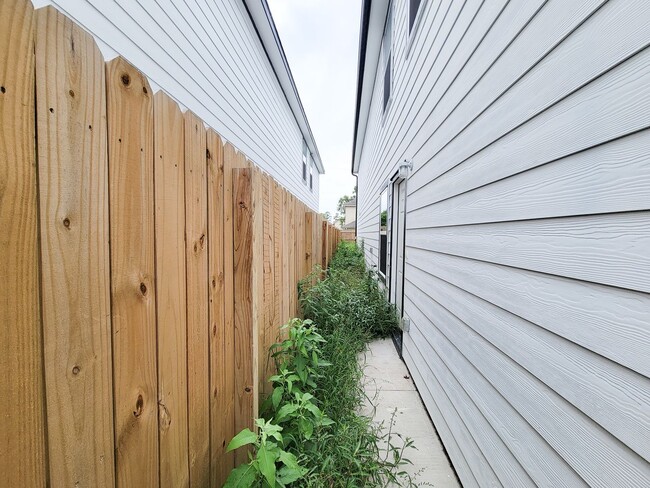 Building Photo - This newly constructed 3-bedroom, 2-bathro... Rental