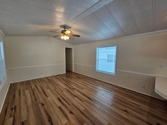 Photo - 158 Country Rd