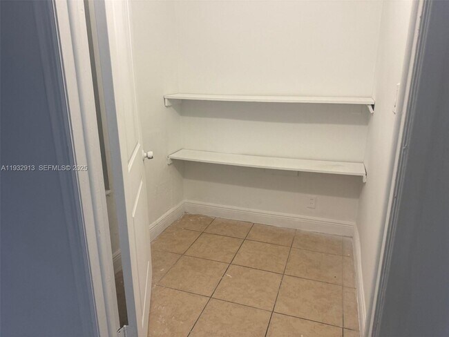 Photo - 611 S 24th Ave Unidad 6