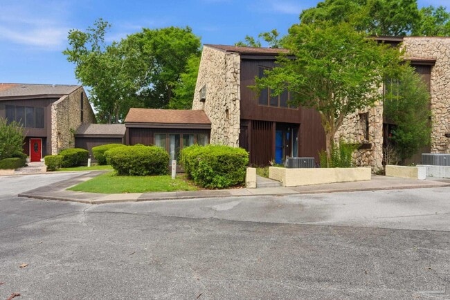 Building Photo - 9976 Fairway Villas Ln