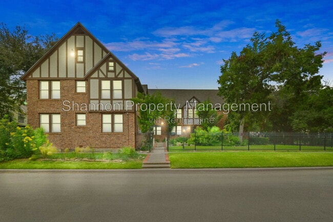 Building Photo - 436 Westmoreland St Unit 6