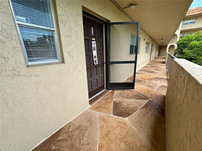 6201 N Falls Cir Dr Unidad 212