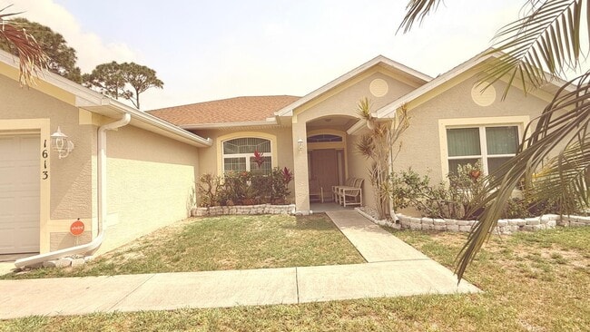 1613 SW Whipple Ave