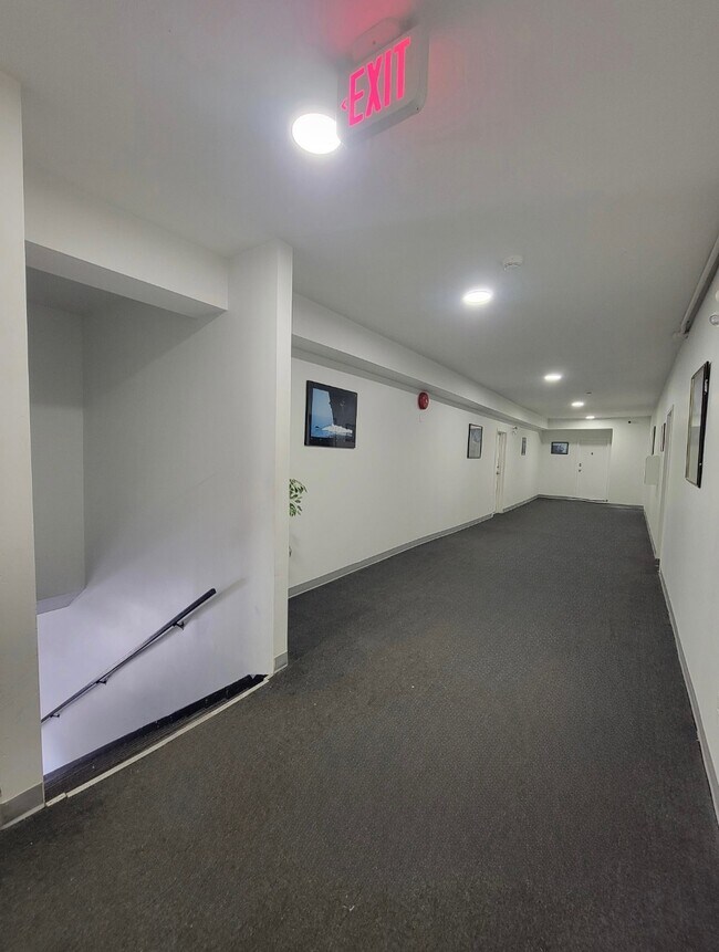 Photo - 9341-9341 Nowell St