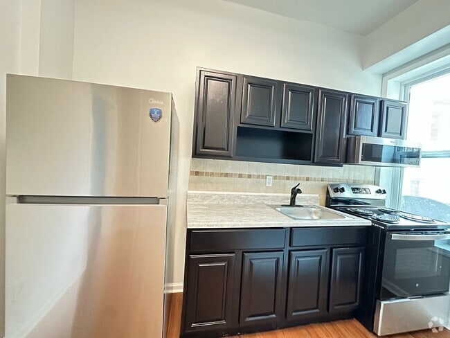 Building Photo - 1732 Master St Unit B Rental
