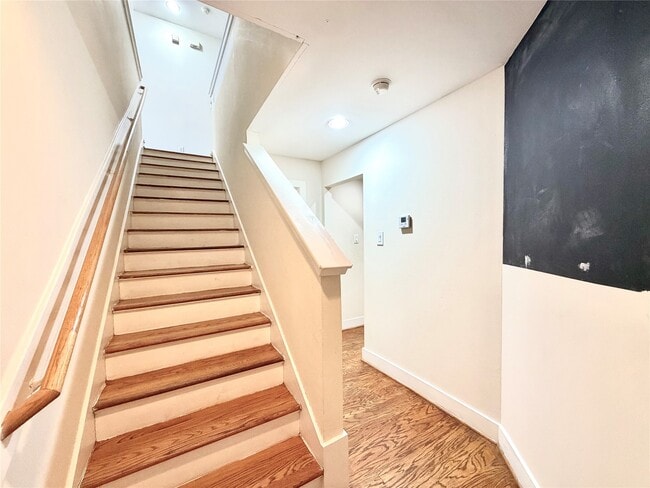 Photo - 8638 Meadowcroft Dr