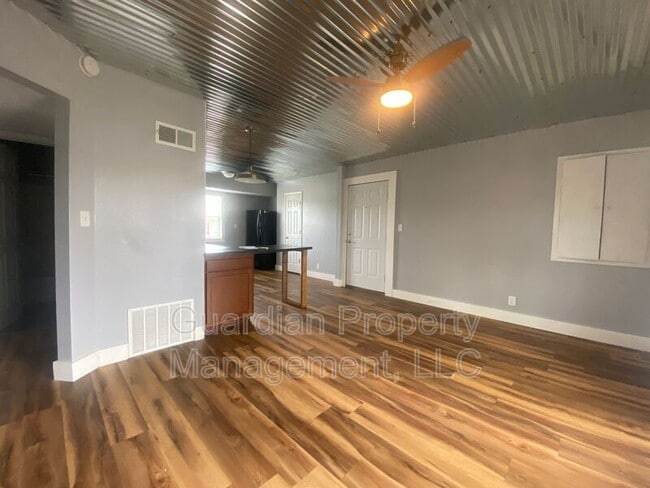 Photo - 519.5 W 8th St