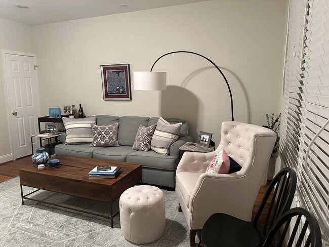 Building Photo - 213 19th St NE Unit 4