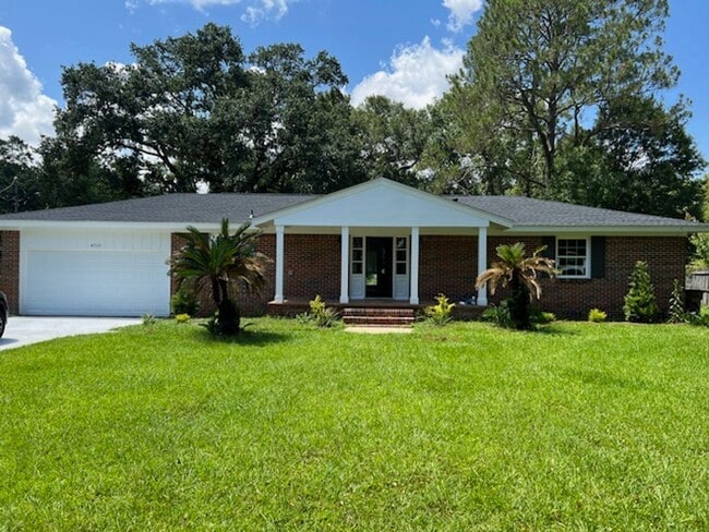 Building Photo - Brick home in Cypress Shores Subd