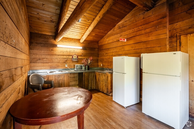 Cabana - Whisperwood Apartments