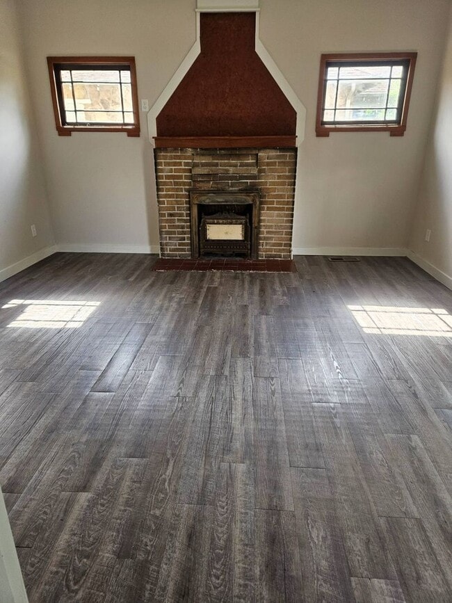 Photo - Charm, location and a great price ! Do not pass this up