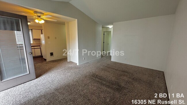 Photo - 16301 NE Russell St Unidad 16305