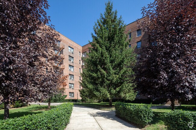 Photo - 9841 Queens Blvd