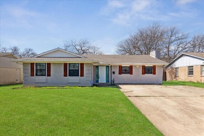 Photo - 7305 Greenspan Ave