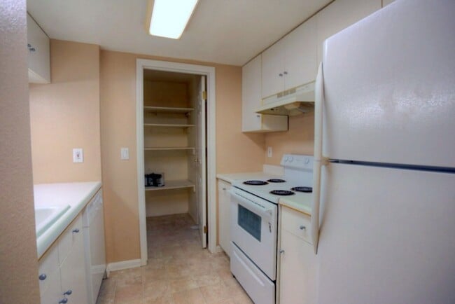 Photo - Condo for Rent in Bellevue Area! FRIST MON...