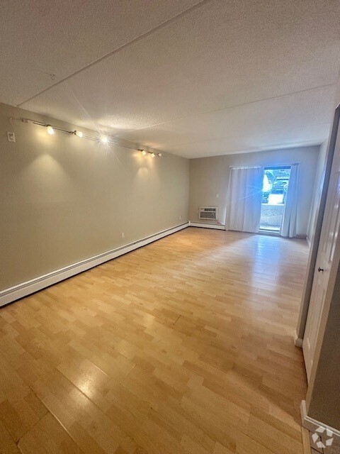 Building Photo - 16-16 Ellery St Unit 105 Rental