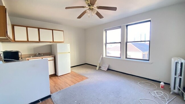 Photo - 3933 N Clarendon Ave