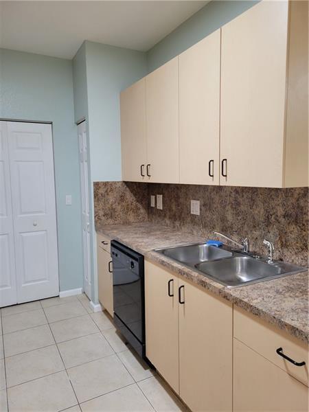 3569 Forest Hill Blvd Unit 117