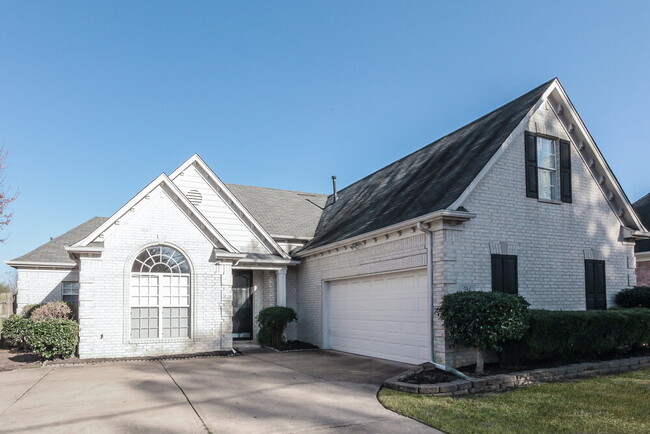 Building Photo - 984 Cully Rd