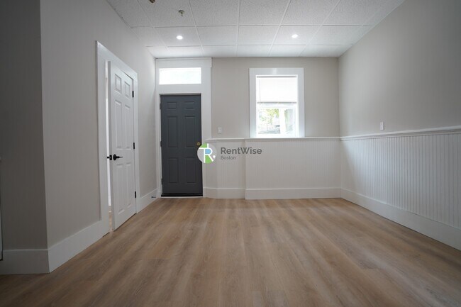 Building Photo - 142 Dorchester St Rental