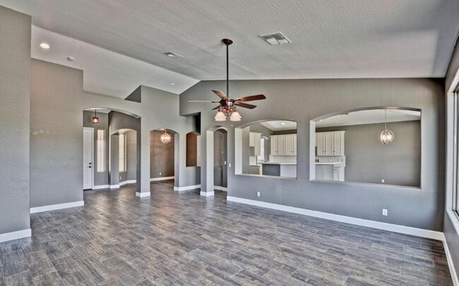 Building Photo - 14284 W Woodbridge Ave