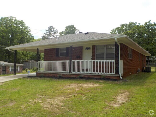 Building Photo - 900 N Hughes St Rental