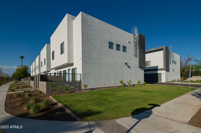 Photo - 777 W Coolidge St