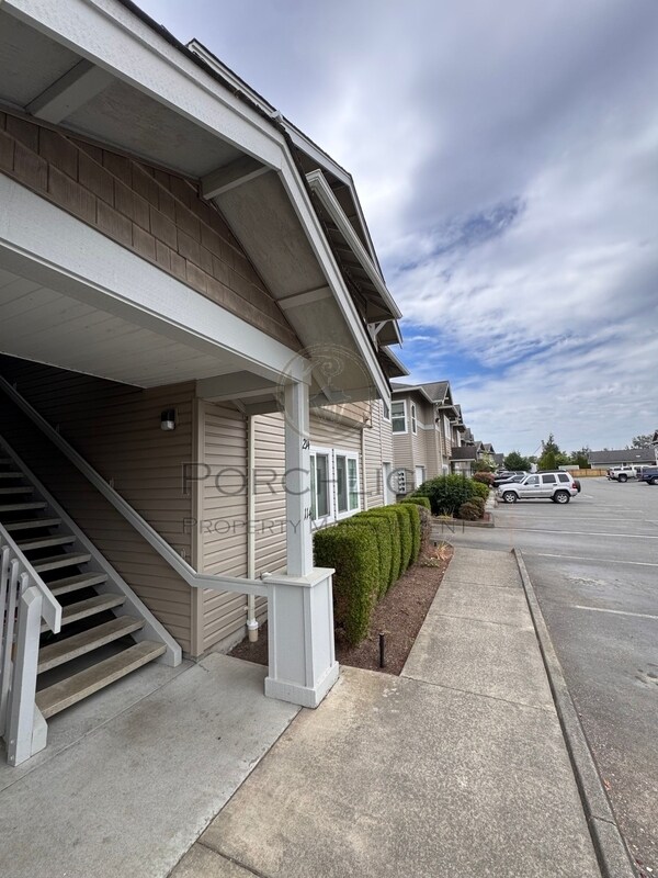 1305 Boon St