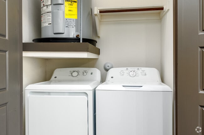 1BR, 1BA - 628SF - Laundry